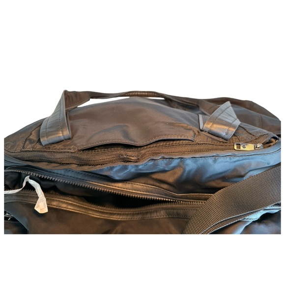 Lululemon athletica Out of Range Duffle Bag- Tons of Pockets & Compartments! - Picture 10 of 16